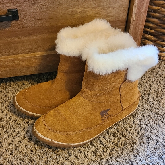 Sorel boots size 6.5 - Picture 4 of 6